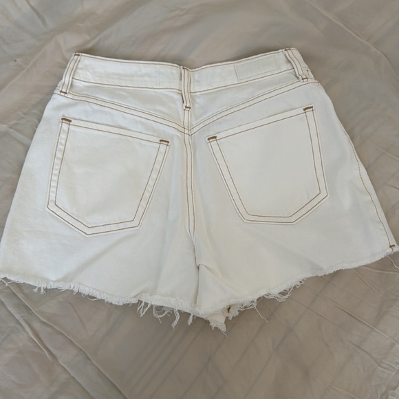 NEW Hollister White Denim Shorts - Picture 3 of 3